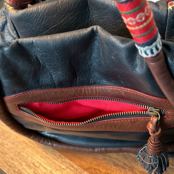 Isabella Fiore genuine leather handbag in deep navy with embellishment - Picture 6 of 12